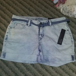 Apt. 9 shorts with belt NWT size 8